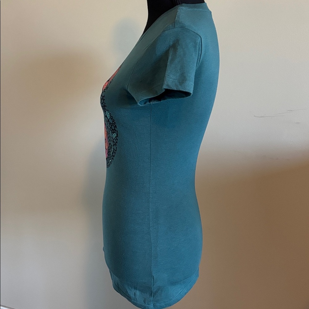 Aloha!  O'Neill aloha hibiscus tee shirt in green, pink, yellow. Size XS. EUC. - Picture 6 of 9